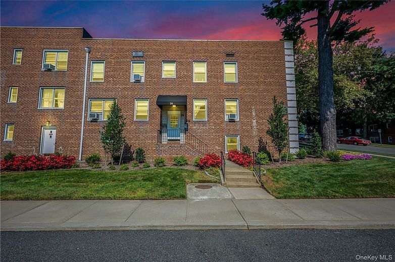 24 Edwards Street #1G