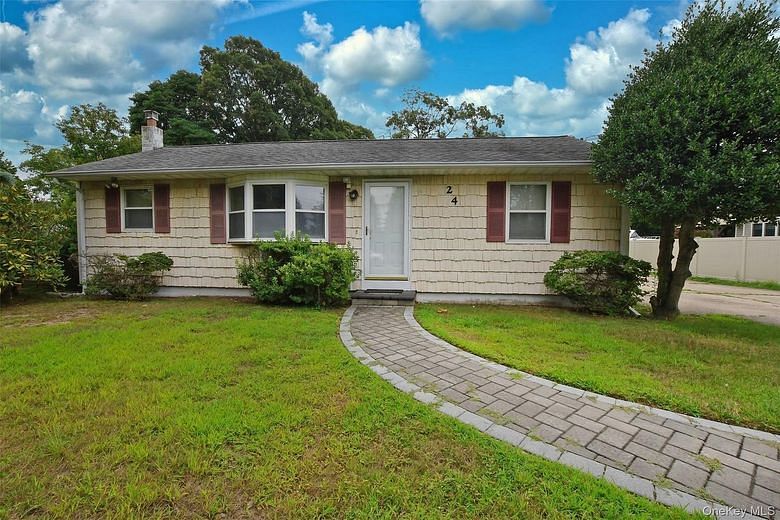24 Island Boulevard