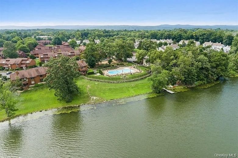 24 Leisure Way