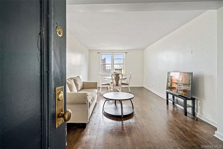 24 Mulford Place #4B