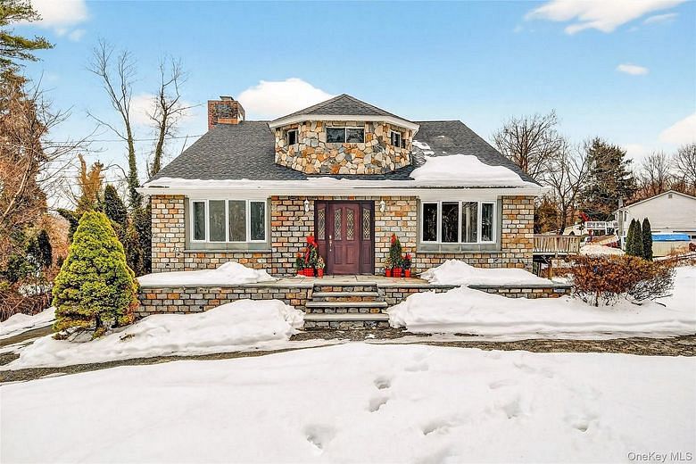 24 Old Knollwood Road