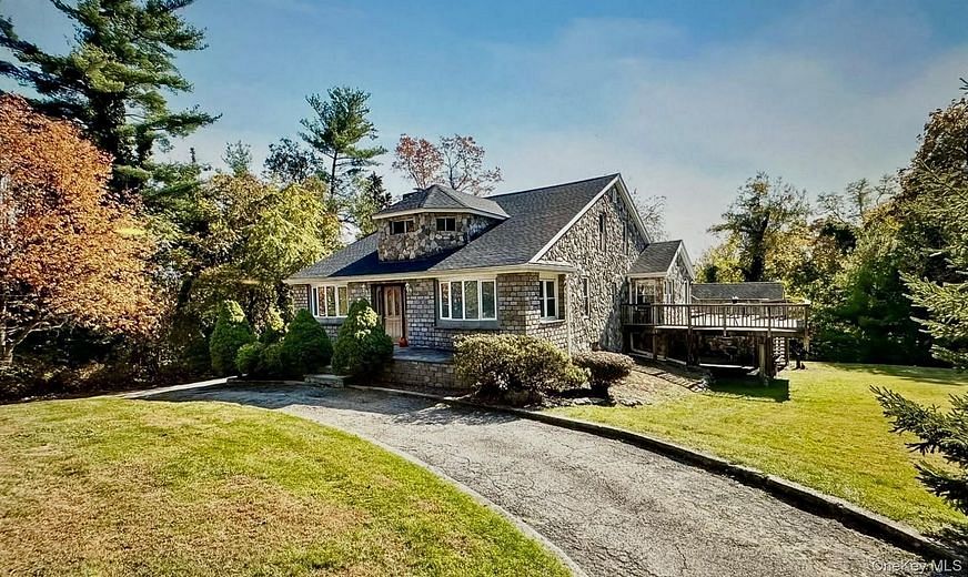 24 Old Knollwood Road