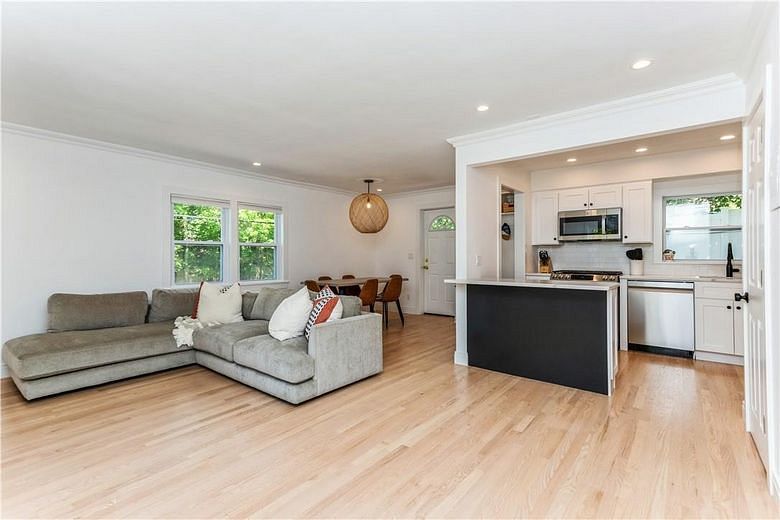 24 Wappanocca Avenue #A