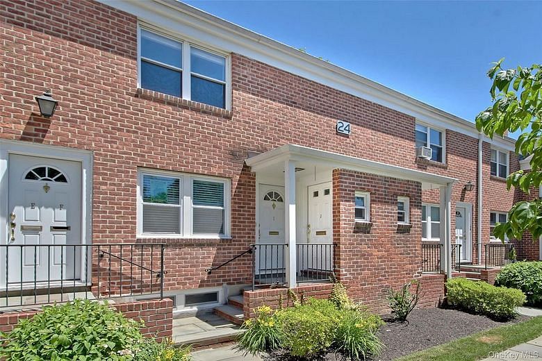 24 Wappanocca Avenue #J