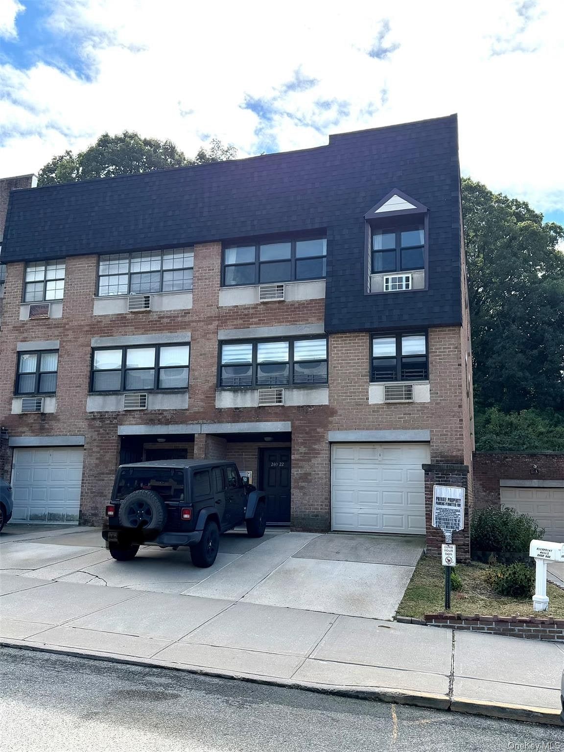 240-22 70 Avenue #9C,9G2