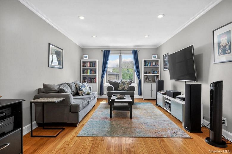 240 Alpine Place #4D