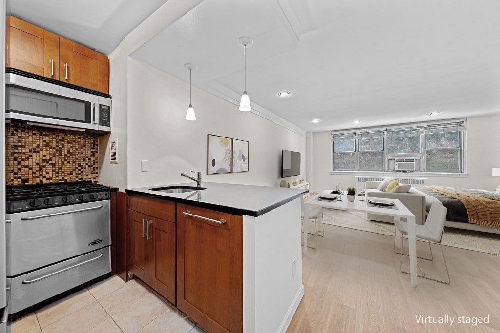 Image 1 of 20 for 240 East 35th Street #3C in Manhattan, New York, NY, 10016