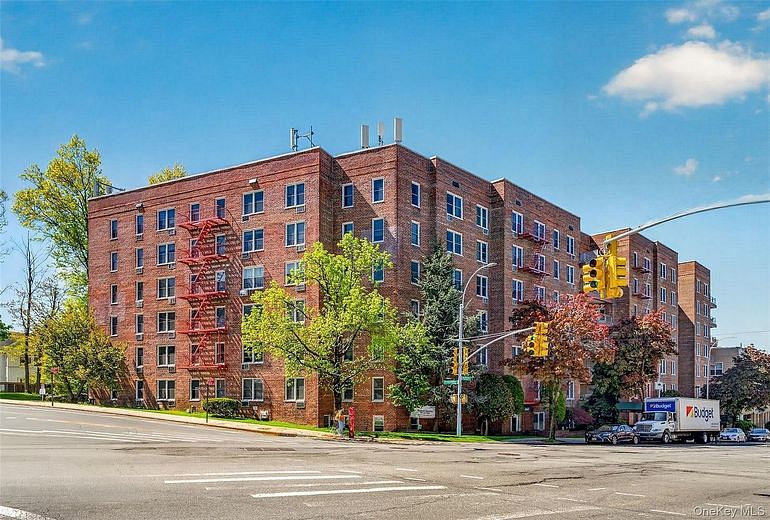 241-20 Northern Boulevard #4P