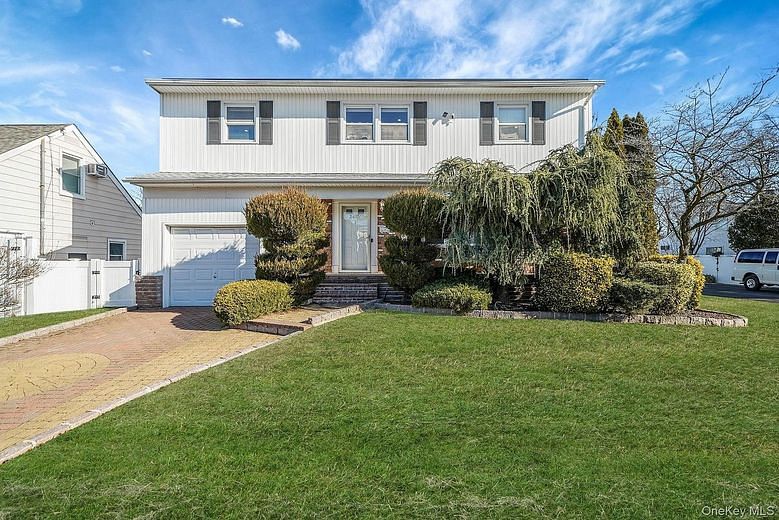2415 Babylon Turnpike