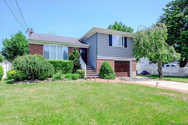 2419 Rockville Centre Parkway