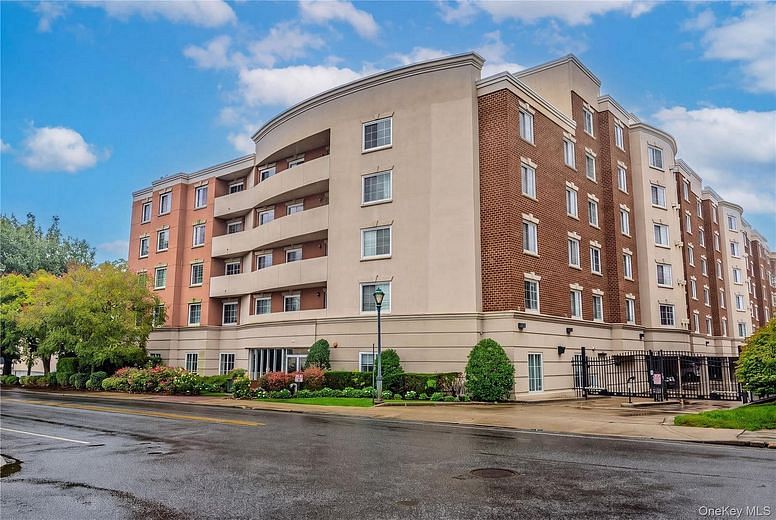 242 Maple Avenue #319