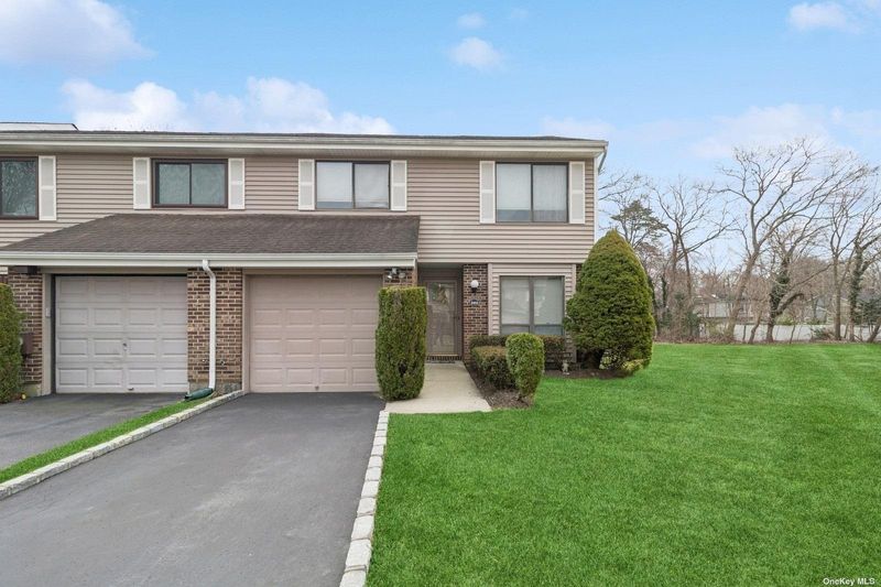 Image 1 of 27 for 242 Pond View Lane #242 in Long Island, Smithtown, NY, 11787