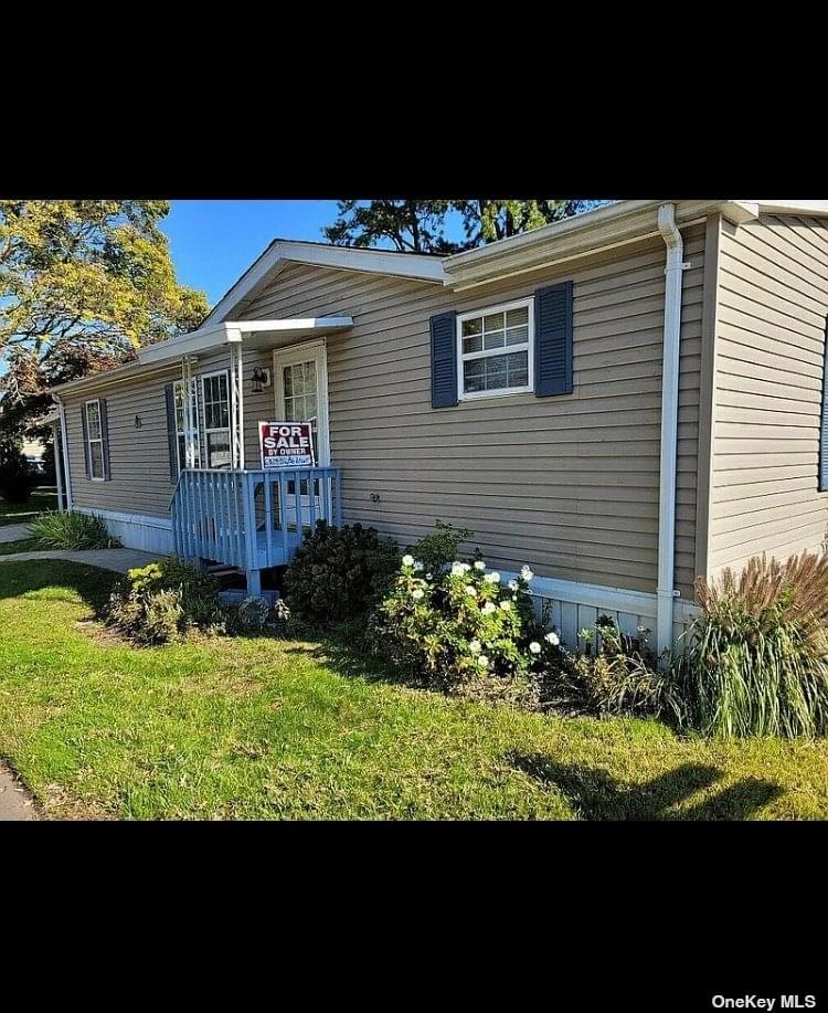 1661 Old Country Rd in Long Island, Riverhead, NY 11901