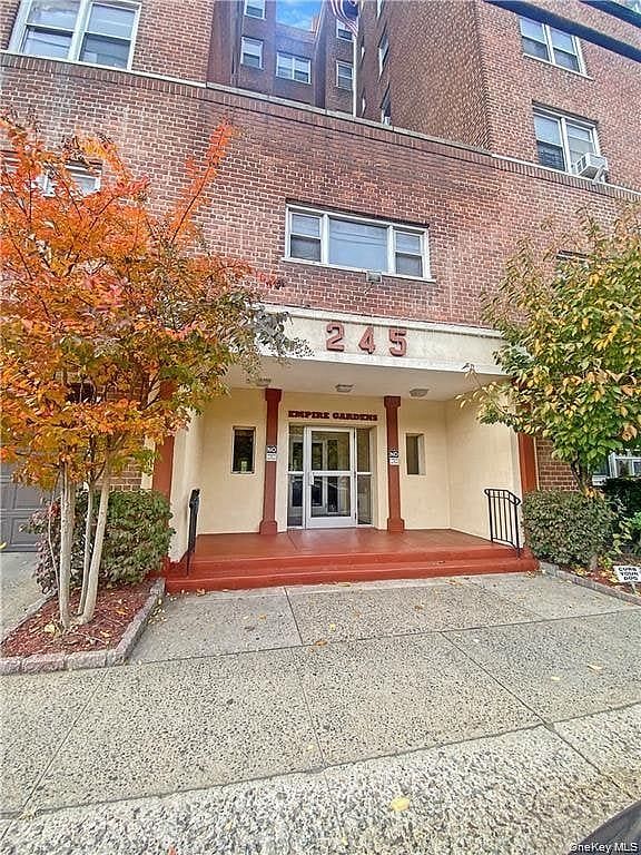 245 Bronx River Road #8C