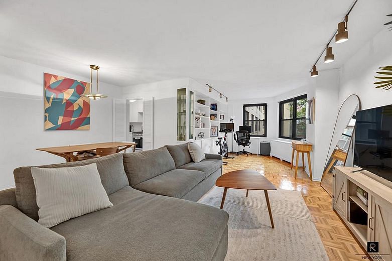 245 East 25th Street #5A