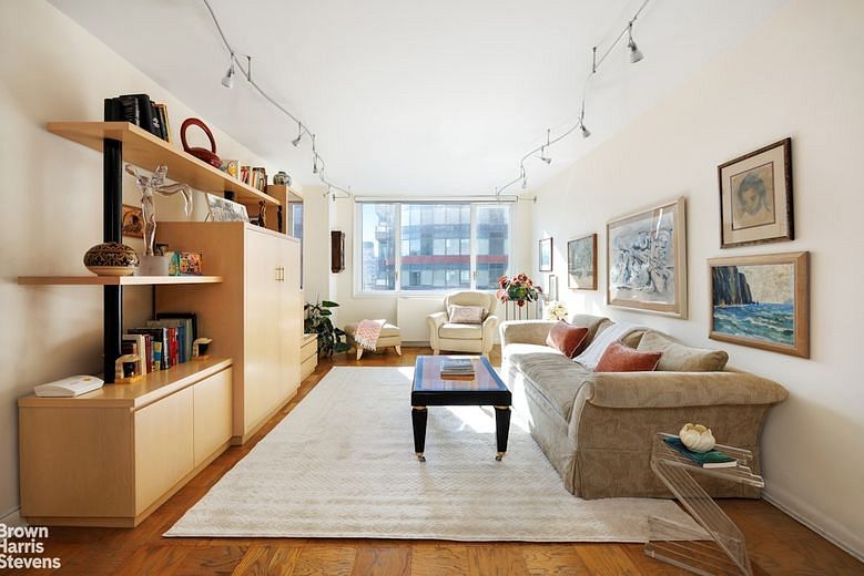 245 East 54th Street #27M