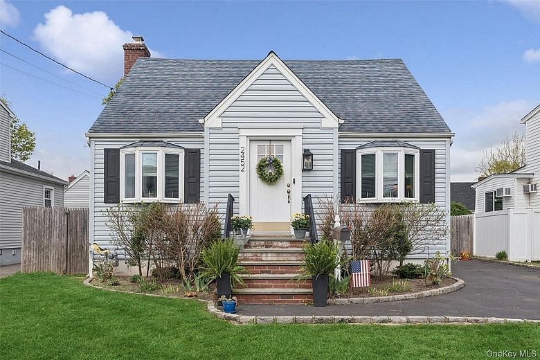 2452 Woodland Avenue