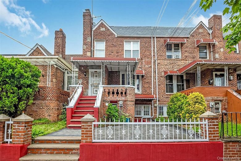 246 E 45th Street