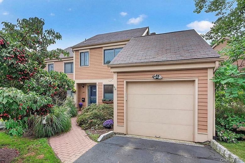 246 Treetop Crescent