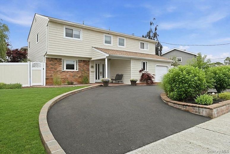 2461 Riviera Lane