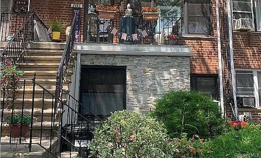 2462 Bragg Street