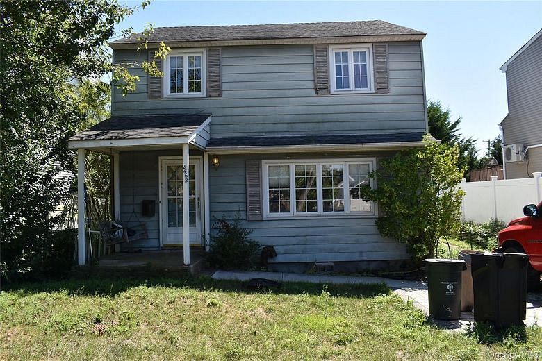 2462 Marine Place