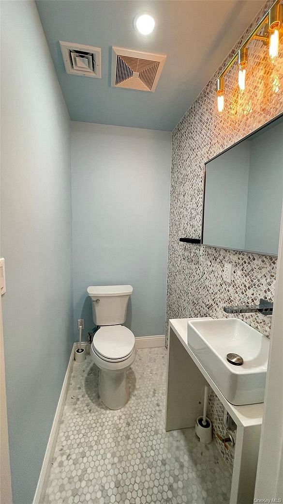 24814 Van Zandt Avenue