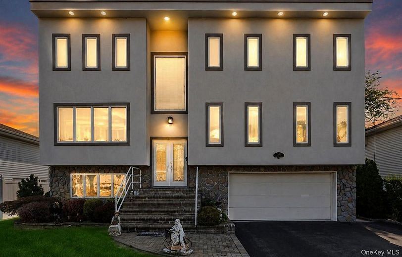 2489 Aron Drive W