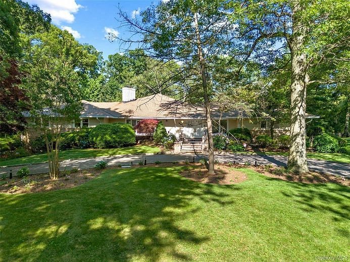 249 Glen Cove Road