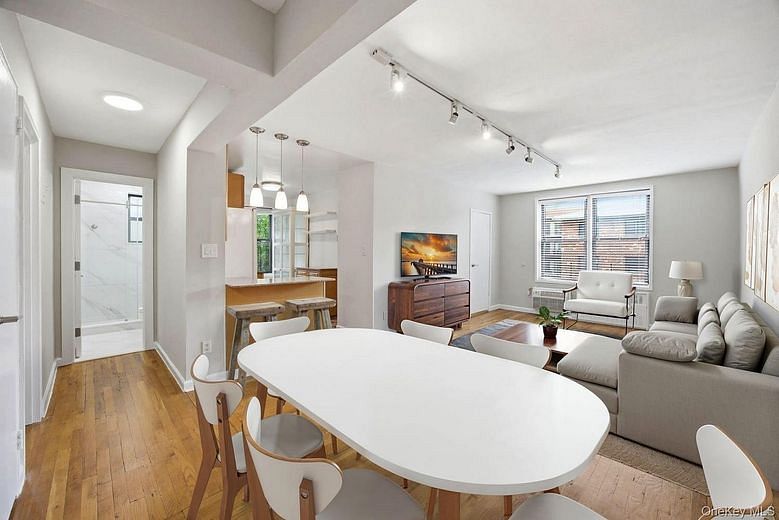 25-34 Crescent Street #2K