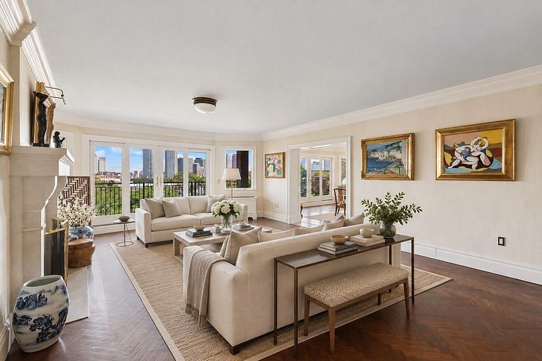 25 Beekman Place #4