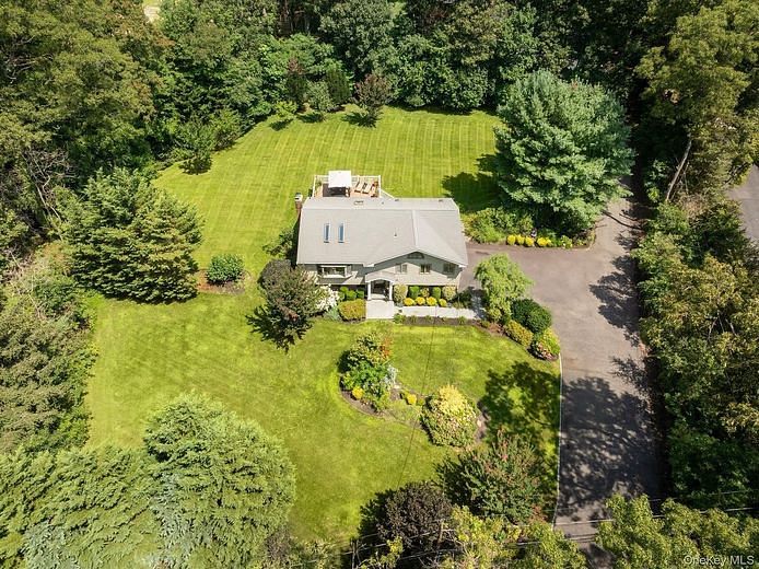 25 Brewster Avenue