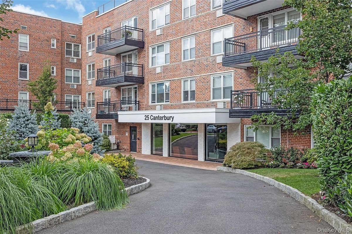 Image 1 of 27 for 25 Canterbury Road #3F in Long Island, Great Neck, NY, 11021