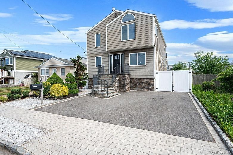25 E Seacrest Avenue