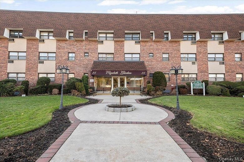 25 Elizabeth Street #3R