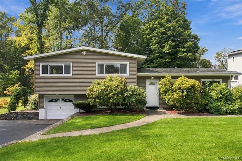 25 Fawn Ridge Drive