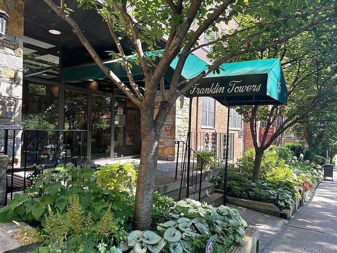 25 Franklin Avenue #2-K