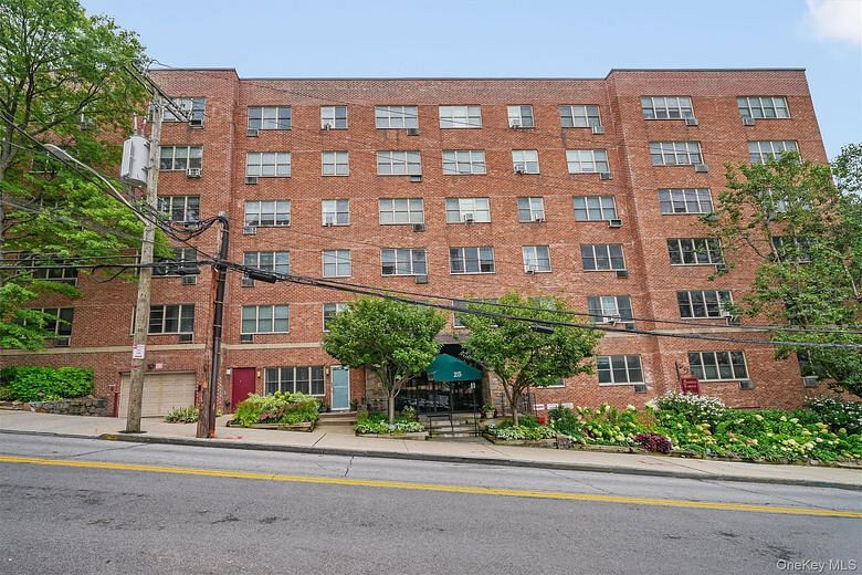 25 Franklin Avenue #6C