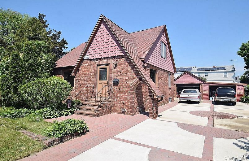 25 Kensington Court
