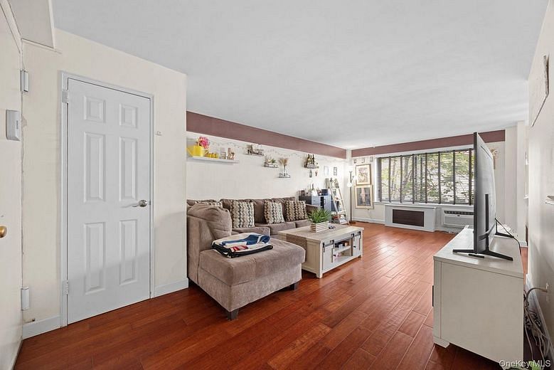 25 Lake Street #2E
