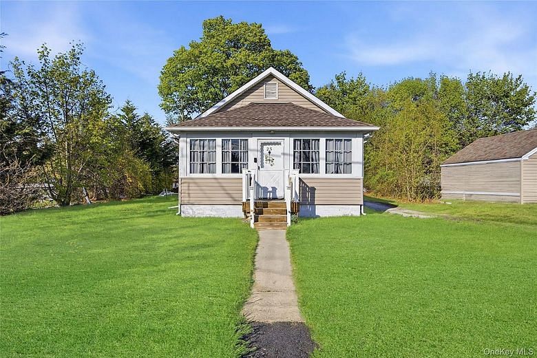 25 Lamport Avenue