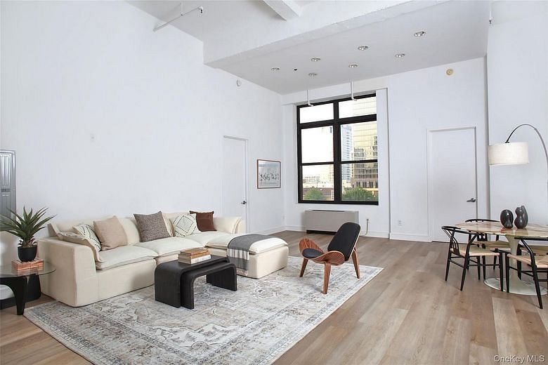 25 Leroy Place #415