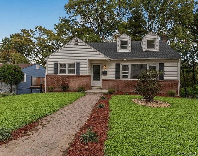 25 Linn ( aka 183 Putnam Avenue) Place