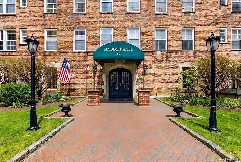 25 Parkview Avenue #2A