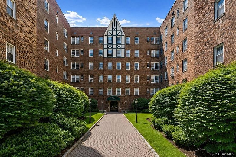 25 Parkview Avenue #2E