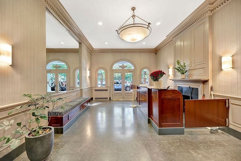 25 Plaza Street West #2C