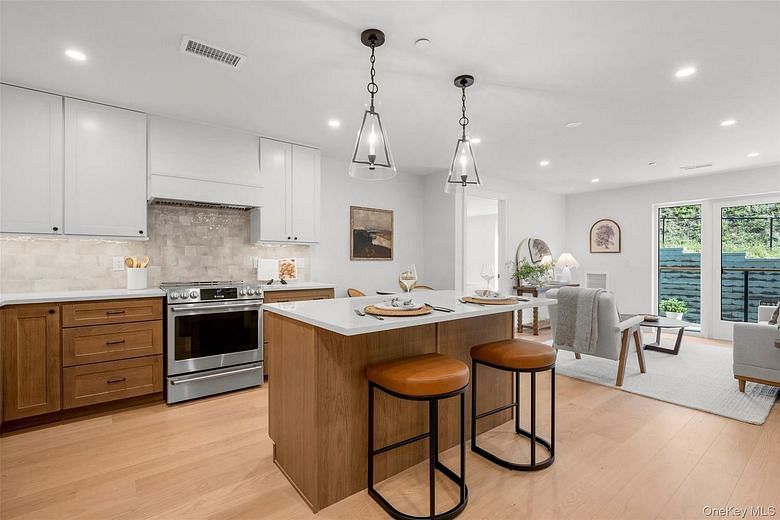 25 S Riverside Avenue #305