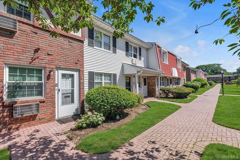 25 Springwood Drive