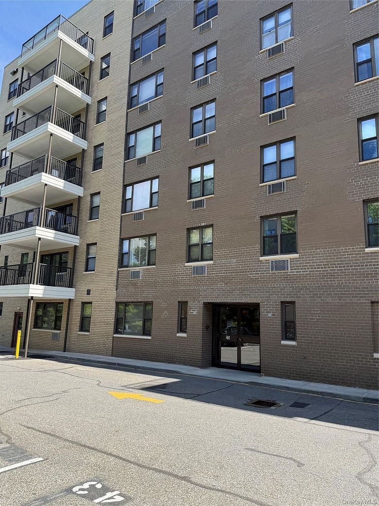 25 Stewart Place #214