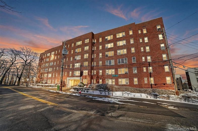 25 Sunnyside Drive #6C